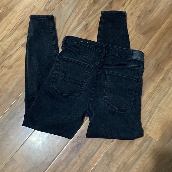 American Eagle Destroyed Super Hi-Rise Next Level Stretch Black Jegging - Picture 4 of 5